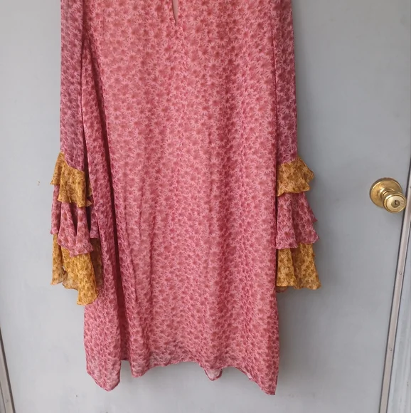 Varun Bahl Lanara shift dress pink daisy floral bell sleeve dress M. - Picture 4 of 5